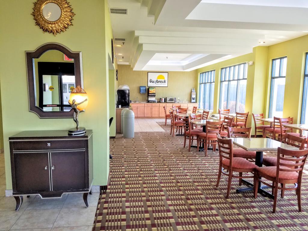 Days Inn By Wyndham Windsor Locks / Bradley Intl Airport Exterior foto