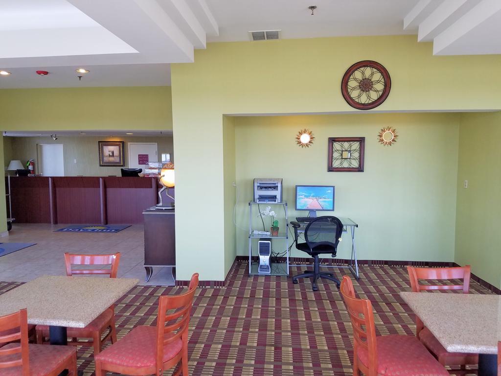 Days Inn By Wyndham Windsor Locks / Bradley Intl Airport Exterior foto