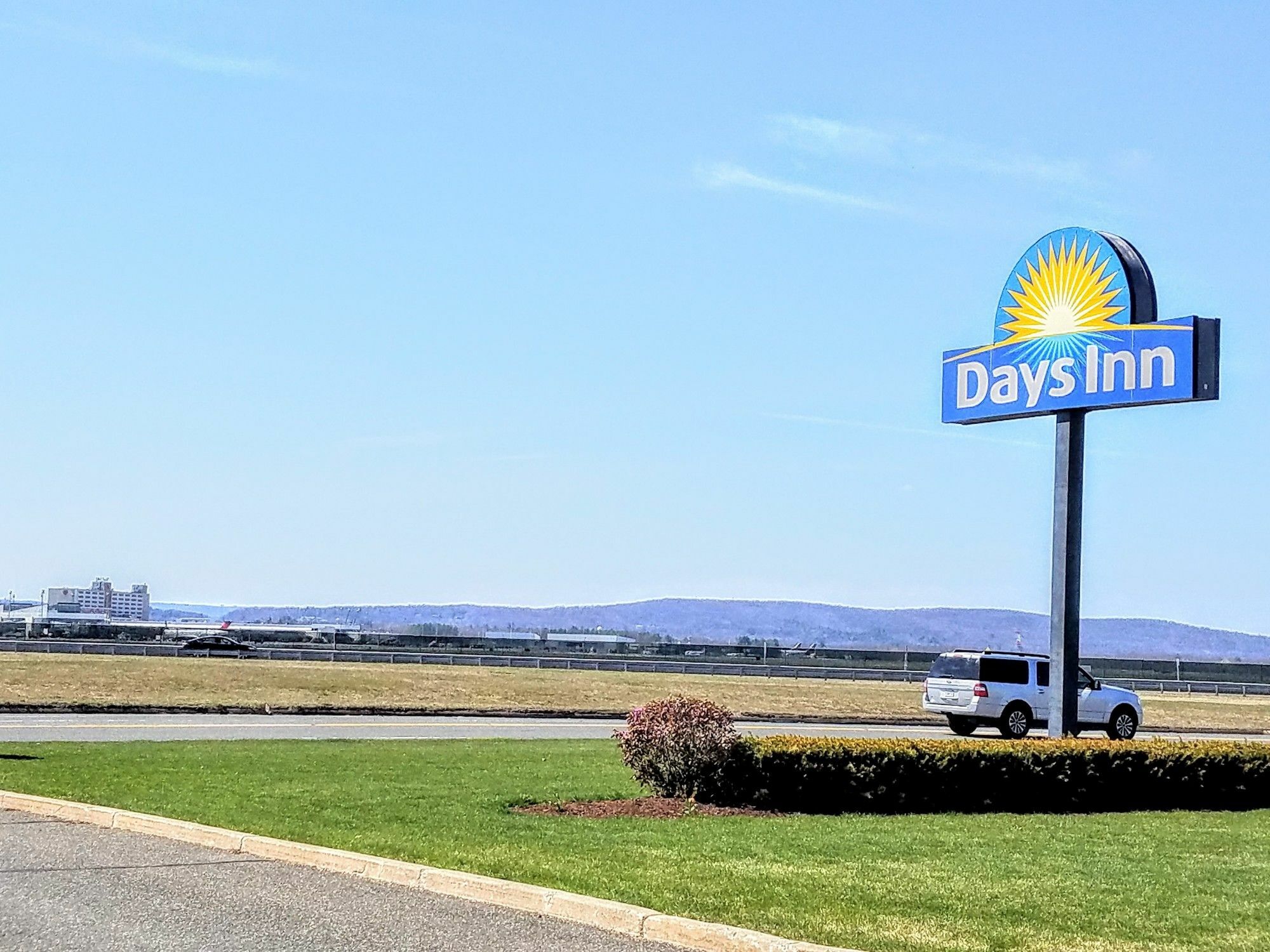Days Inn By Wyndham Windsor Locks / Bradley Intl Airport Exterior foto
