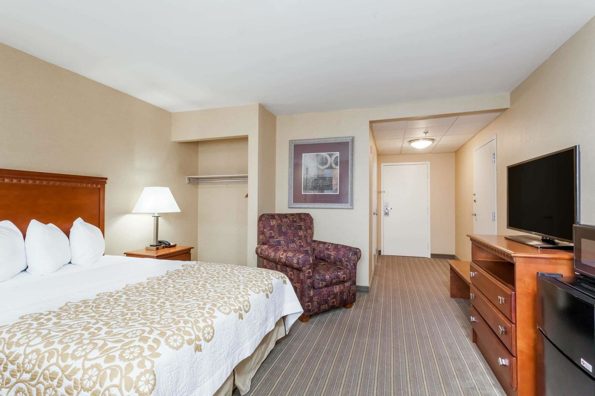 Days Inn By Wyndham Windsor Locks / Bradley Intl Airport Exterior foto